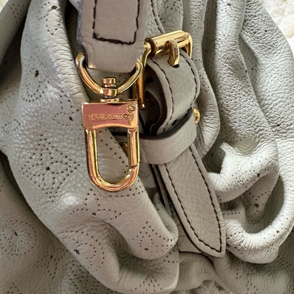 Louis Vuitton Mahina hobo Creamy mint colored Shoulder Bag - Picture 7 of 16